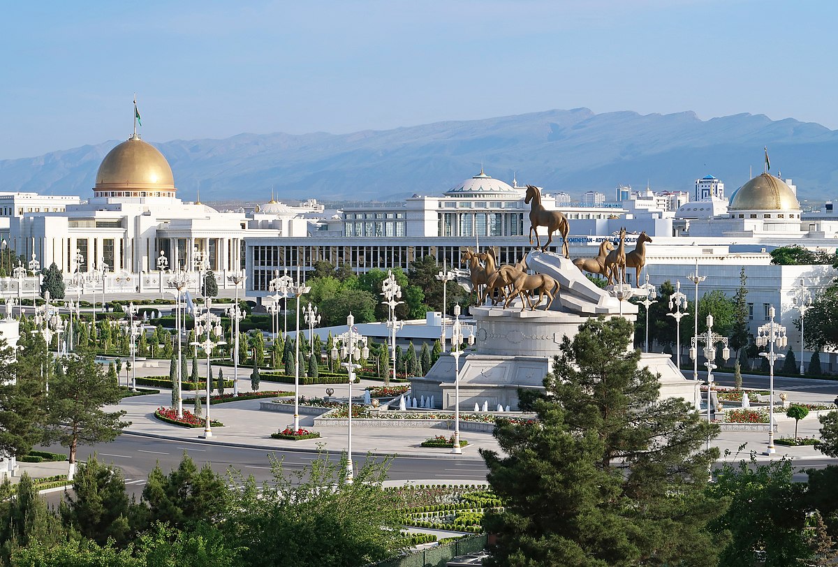View_of_Ashgabat_(42376779291)